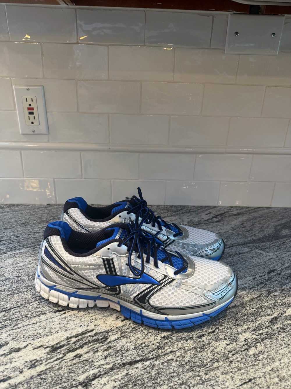 Mens Brooks Adrenaline 14 Size 12.5